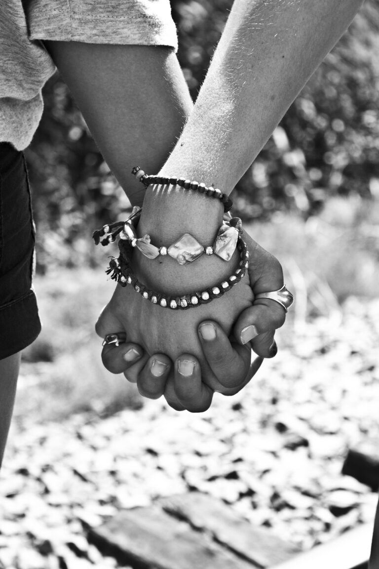 Warum ziehe ich immer die falschen Partner an? Die Psychologie hinter wiederkehrenden Beziehungsmustern